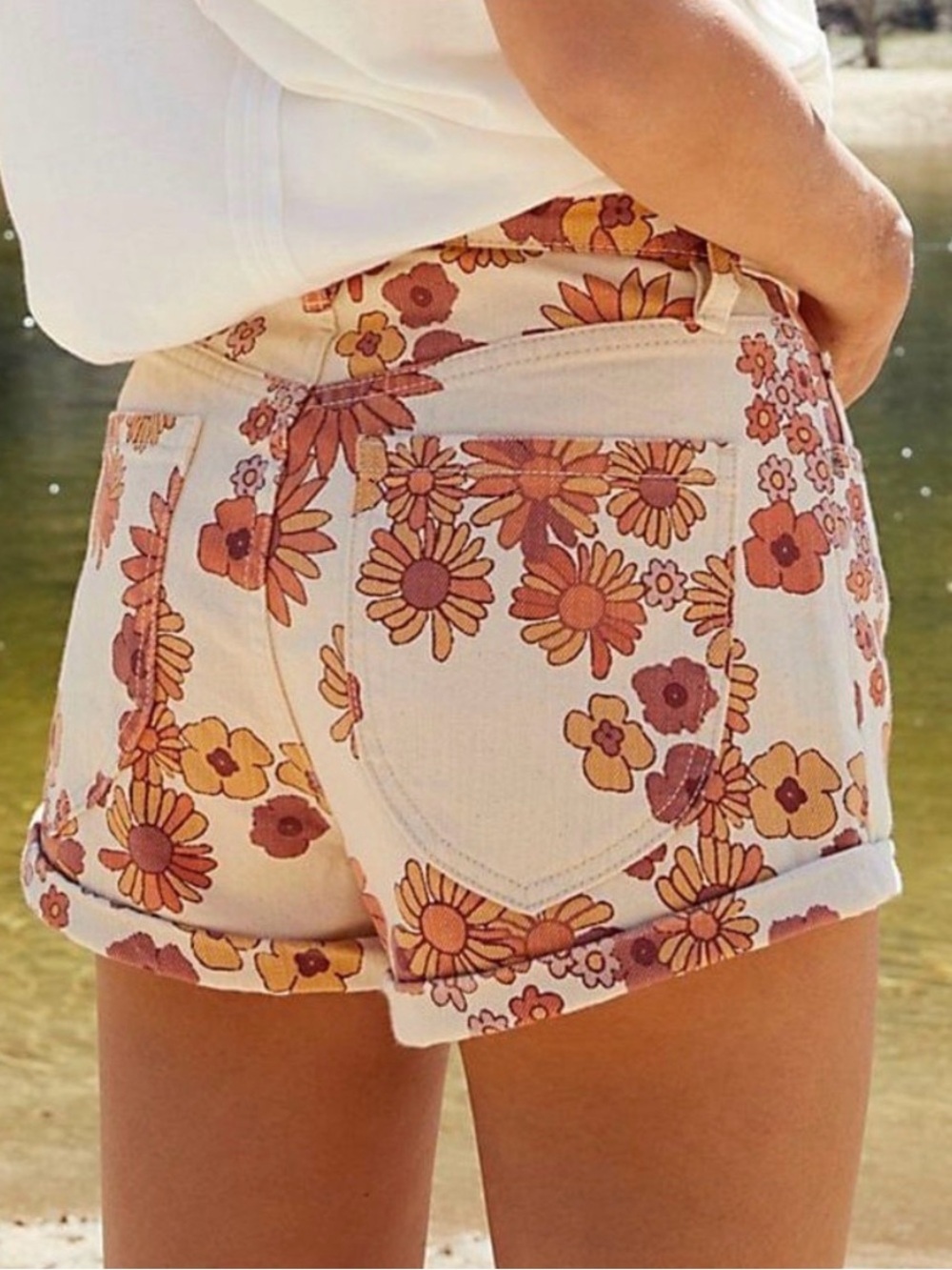 Free People We The Free 70s Retro Brown Floral Itty Bitty Micro Short Size 25 - Picture 2 of 11